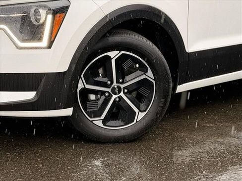 Used 2025 Kia Niro LX FWD image 29