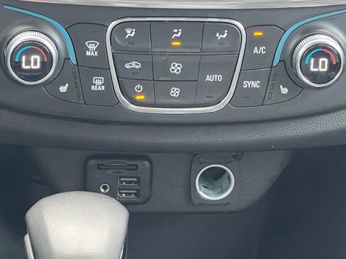 Used 2023 Chevrolet Traverse RS FWD image 4