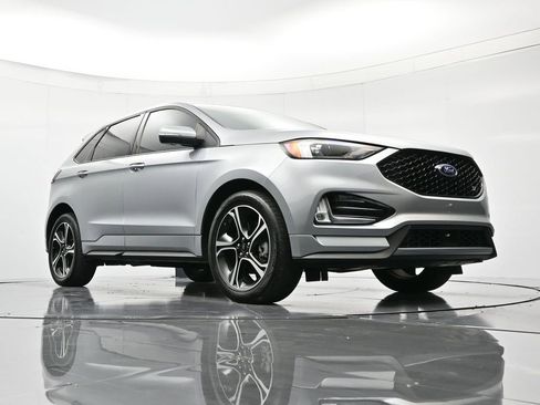 Used 2020 Ford Edge ST image 39