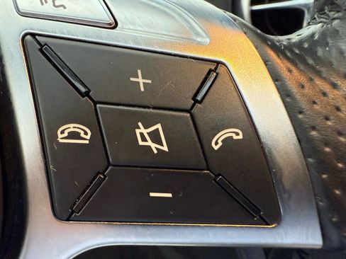 Used 2015 Mercedes-Benz SL 550 image 34