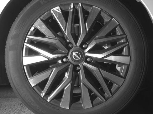 Used 2025 Nissan Altima 2.5 SV image 13