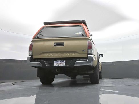 Used 2020 Toyota Tacoma TRD Off-Road AWD/4WD image 35