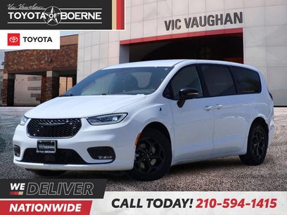 Used 2024 Chrysler Pacifica Limited