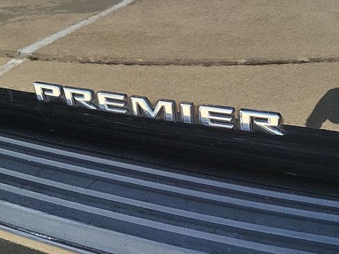 Certified 2025 Chevrolet Suburban Premier AWD/4WD image 31