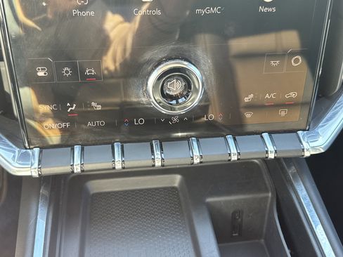 Used 2024 GMC Acadia Elevation image 20