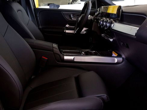 New 2025 Mercedes-Benz GLB 250 image 26