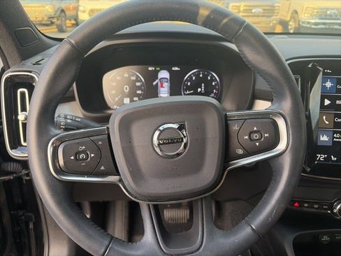 Used 2019 Volvo XC40 T5 Momentum image 10