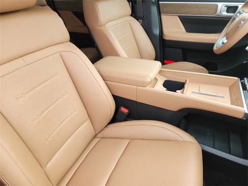 Certified 2025 Hyundai Santa Fe Limited image 9