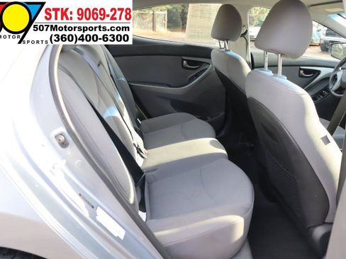 Used 2016 Hyundai Elantra SE FWD image 16