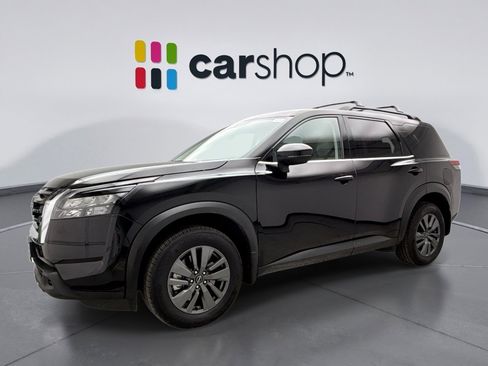 Used 2025 Nissan Pathfinder SV image 1
