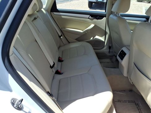 Used 2013 Volkswagen Passat 2.5 SE FWD image 13