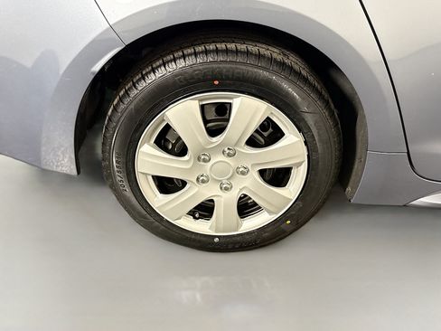Used 2021 Toyota Corolla LE FWD image 32