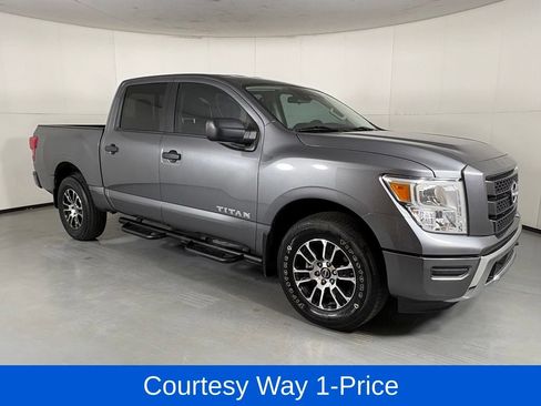 Used 2024 Nissan Titan SV AWD/4WD image 12