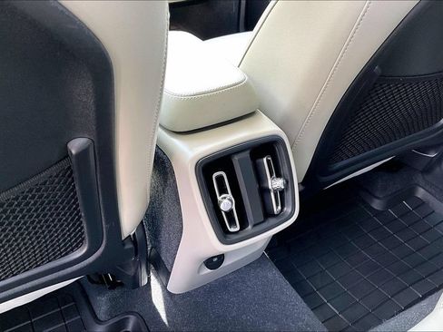 Used 2024 Volvo XC40 B5 Plus w/ Protection Package Premier AWD/4WD image 30