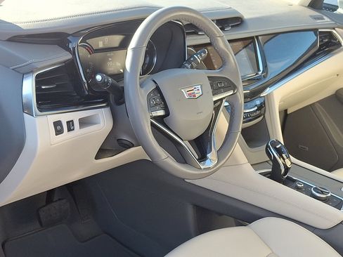 Used 2023 Cadillac XT6 Premium Luxury image 15