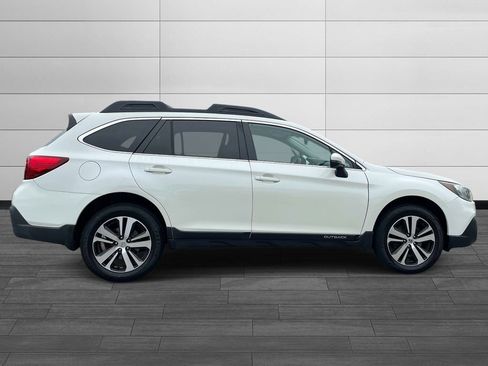 Used 2018 Subaru Outback 3.6R Limited AWD/4WD image 2