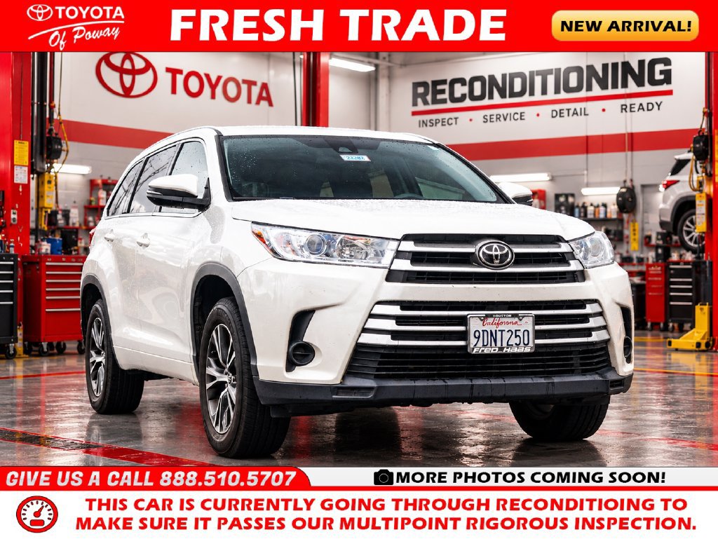 Used 2017 Toyota Highlander LE FWD image 1