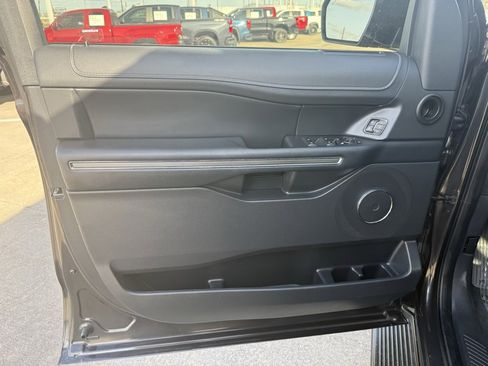 Used 2024 Ford Expedition XLT image 19