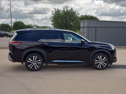 Certified 2024 Nissan Pathfinder Platinum w/ Cargo Package AWD/4WD image 4