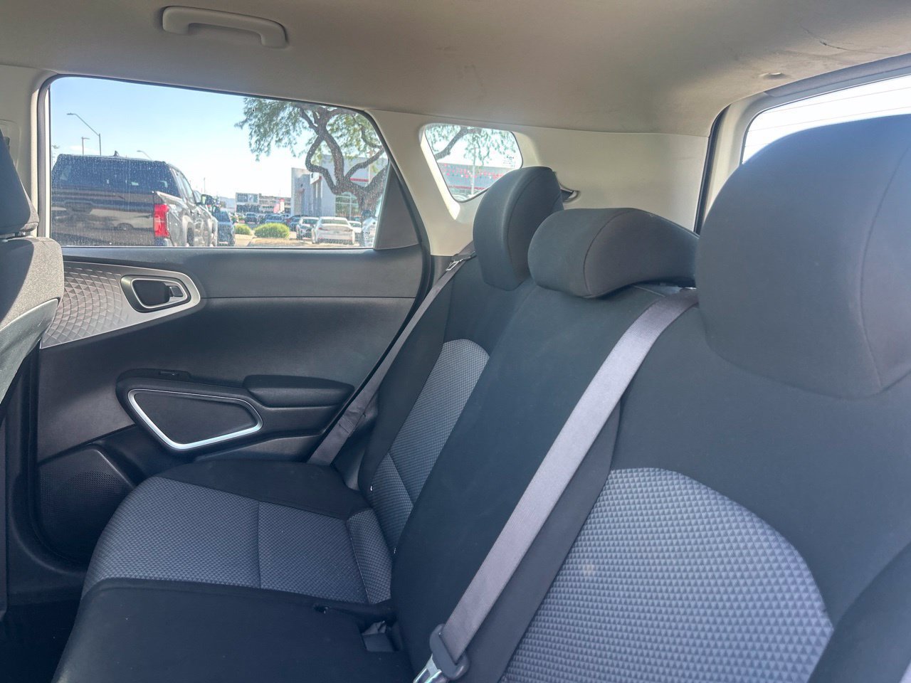 Used 2023 Kia Soul LX w/ LX Technology Package FWD image 8