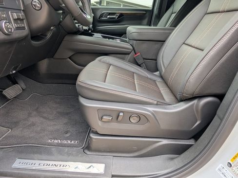 New 2026 Chevrolet Suburban High Country AWD/4WD image 11