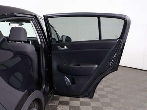 Used 2022 Kia Sportage LX image 18