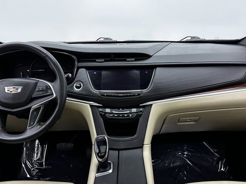 Used 2017 Cadillac XT5 Luxury w/ Driver Awareness Package image 30