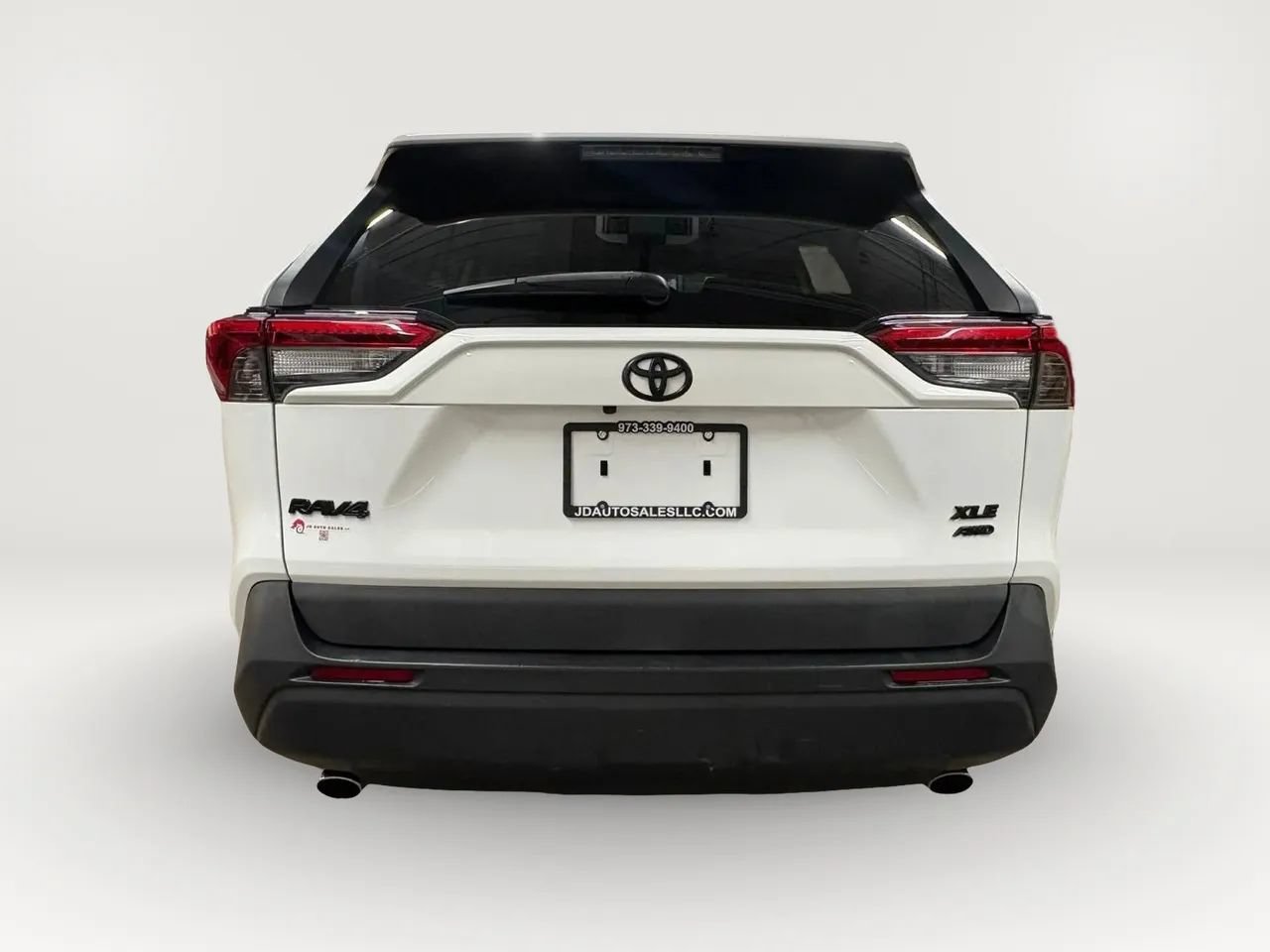 Used 2019 Toyota RAV4 XLE Premium w/ Cold Weather Package AWD/4WD image 4