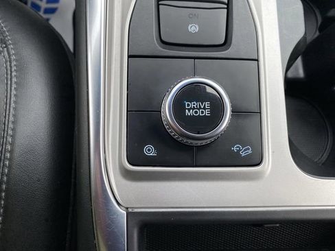 Used 2022 Ford Explorer XLT w/ Equipment Group 202A image 23