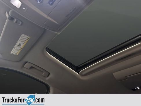 Used 2015 Chevrolet Suburban LT w/ Luxury Package image 8