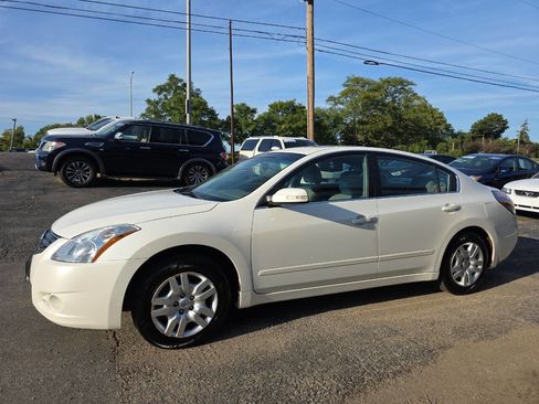 Used 2010 Nissan Altima 2.5 S w/ Convenience Plus Pkg image 2