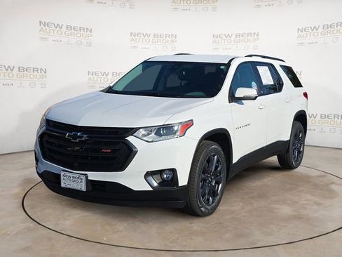 Used 2021 Chevrolet Traverse RS w/ LPO, Cargo Package FWD image 1