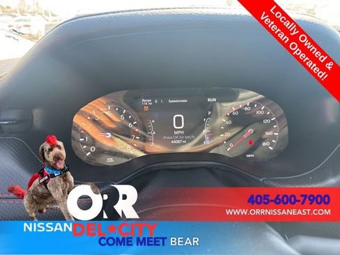 Used 2025 Jeep Compass Trailhawk image 1