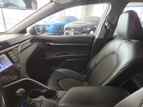 Used 2020 Toyota Camry SE image 17