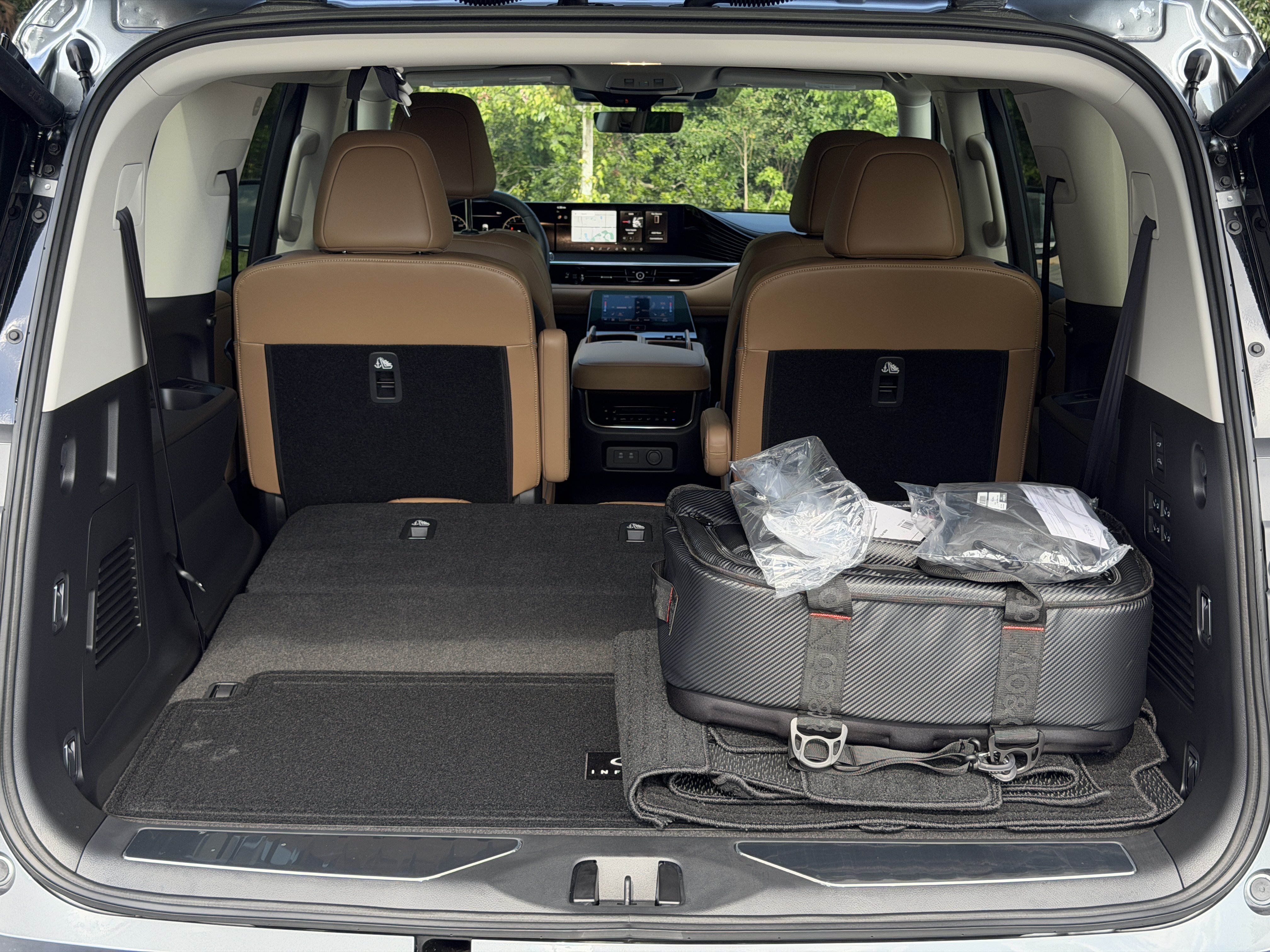 New 2027 INFINITI QX80 Luxe w/ Cargo Package RWD image 11