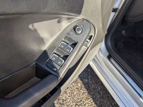 Used 2016 Audi A4 2.0T Premium image 12