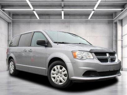 Used 2018 Dodge Grand Caravan SE w/ UConnect Hands-Free Group
