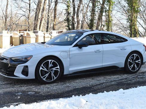 Used 2022 Audi e-tron GT Premium Plus w/ Performance Package image 2