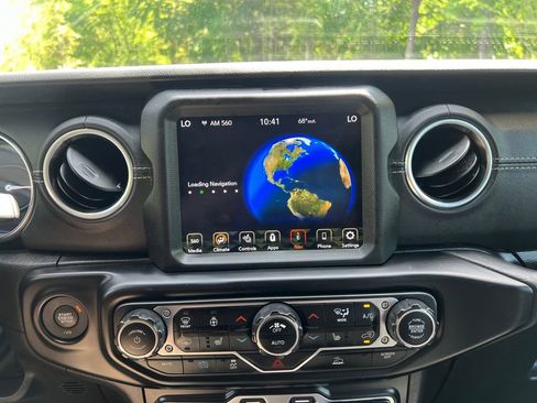 Used 2022 Jeep Wrangler Unlimited Sahara w/ Dual Top Group AWD/4WD image 19