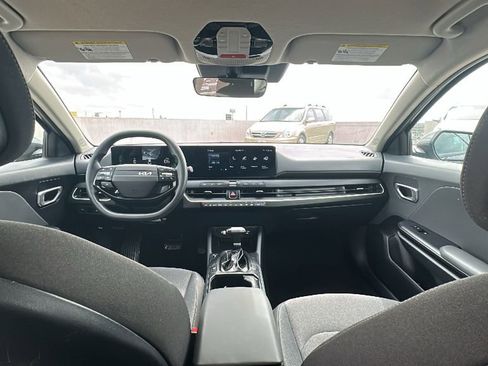 Used 2025 Kia K4 LXS image 29