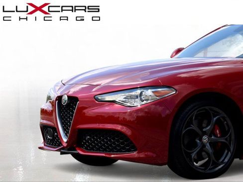 Used 2017 Alfa Romeo Giulia Ti w/ TI 19" Sport Package AWD/4WD image 5