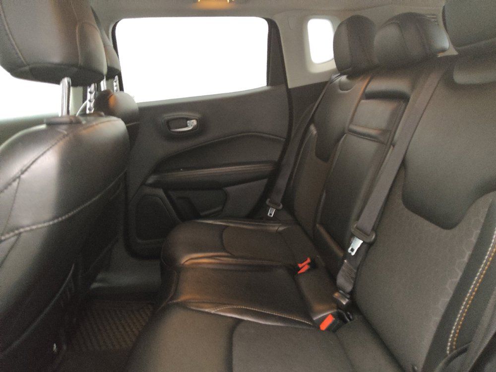 Used 2018 Jeep Compass Latitude w/ Cold Weather Group AWD/4WD image 18