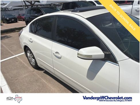 Used 2010 Nissan Altima 2.5 SL w/ SL Pkg FWD image 2
