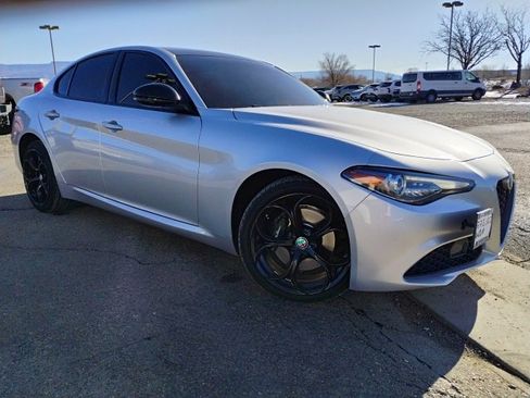 Used 2019 Alfa Romeo Giulia Base image 4
