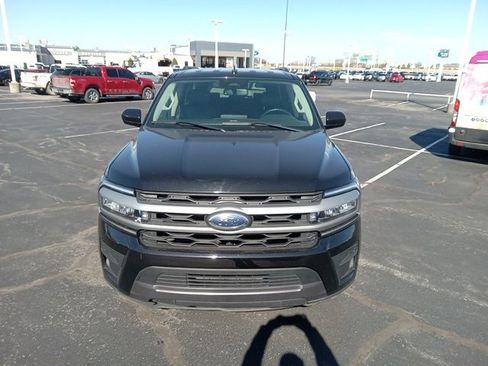 Used 2024 Ford Expedition XLT image 2