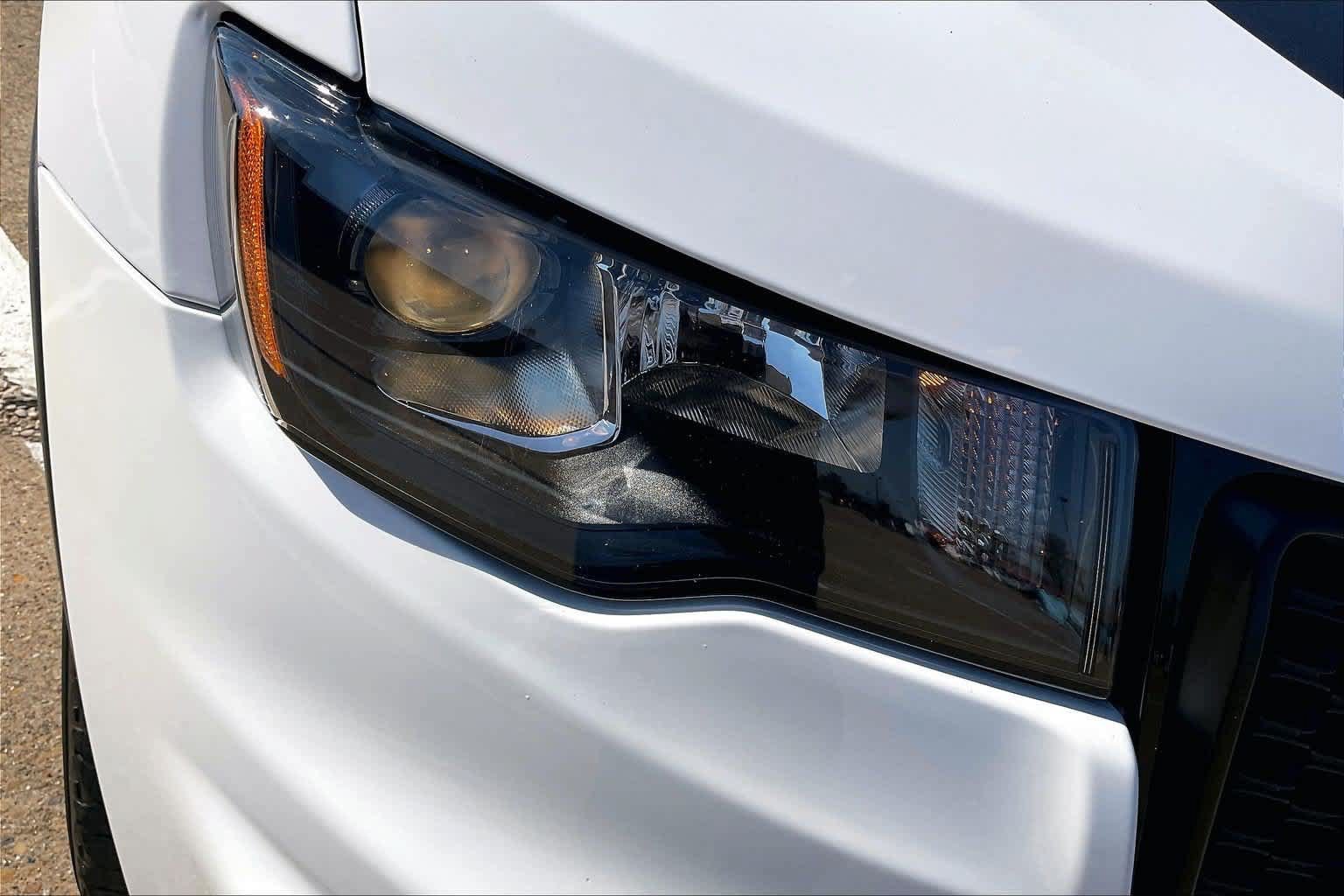 Used 2021 Jeep Grand Cherokee Freedom Edition AWD/4WD image 27