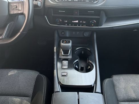 Used 2025 Nissan Rogue SV FWD image 13