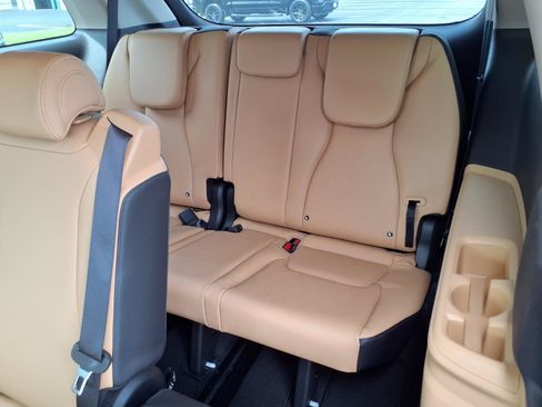 Used 2024 Kia Carnival LX FWD image 24