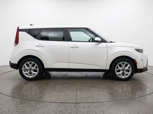 Used 2025 Kia Soul LX w/ LX Technology Package image 11