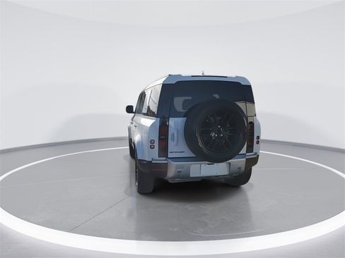 Used 2024 Land Rover Defender 110 S image 7
